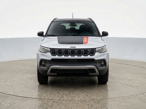 Used 2025 Jeep Compass Trailhawk AWD/4WD image 2