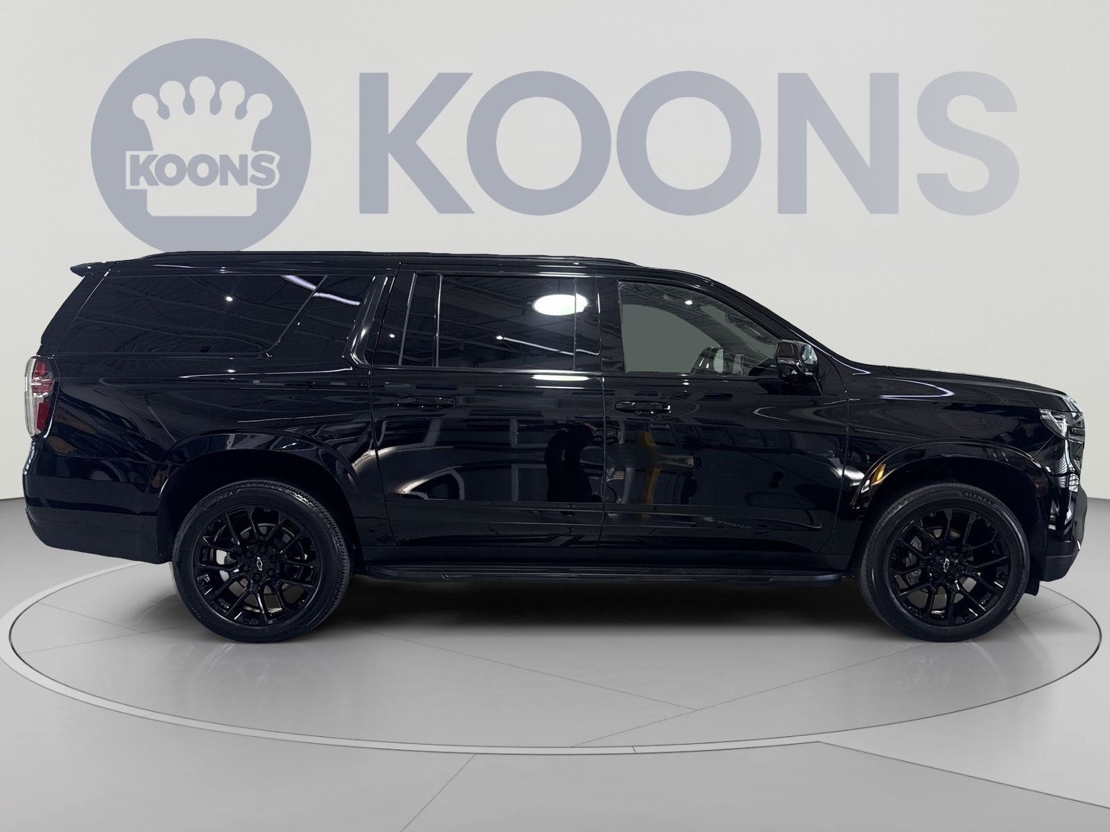 Used 2024 Chevrolet Suburban LT w/ Luxury Package AWD/4WD image 12