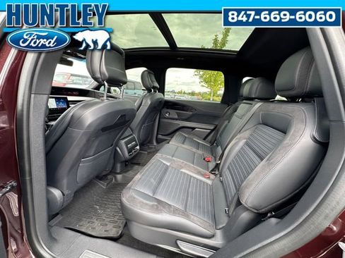 Used 2024 Lincoln Nautilus Reserve w/ Equipment Group 202A image 17