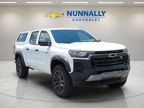 Certified 2024 Chevrolet Colorado Trail Boss w/ Technology Package AWD/4WD image 7