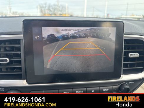 Used 2025 Hyundai Venue SEL image 24