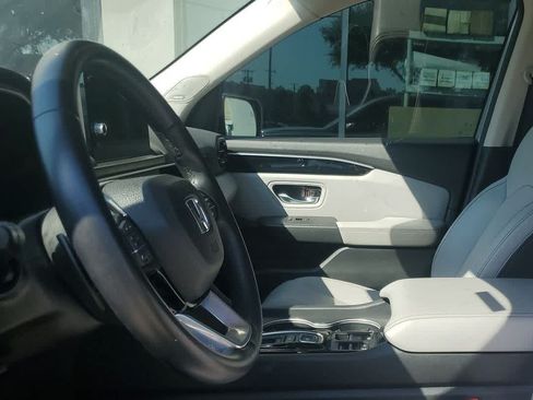Used 2024 Honda Pilot Touring image 2