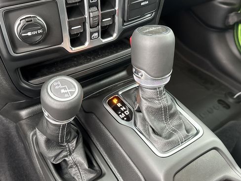 New 2025 Jeep Gladiator Sport image 32