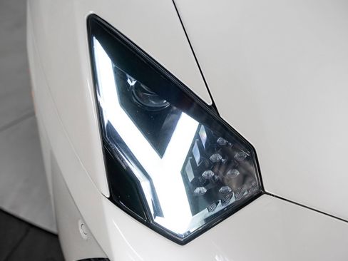 Used 2017 Lamborghini Aventador S image 16