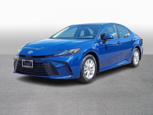 Used 2025 Toyota Camry LE AWD/4WD image 1