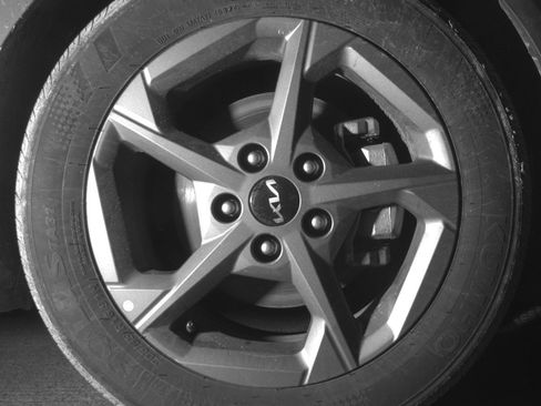 Used 2025 Kia K4 LXS image 13