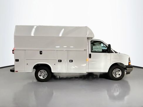 New 2025 Chevrolet Express 3500 w/ Power Convenience Package image 9