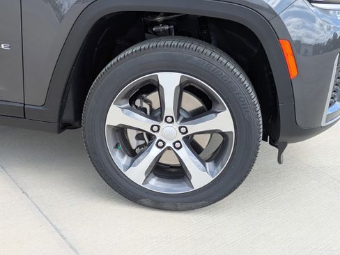 New 2026 Jeep Grand Cherokee L Limited RWD image 9