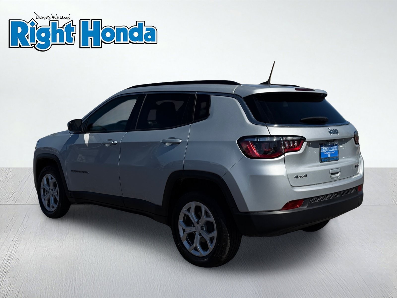 Used 2024 Jeep Compass Latitude AWD/4WD image 4