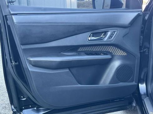 Used 2023 Nissan Ariya AWD image 13