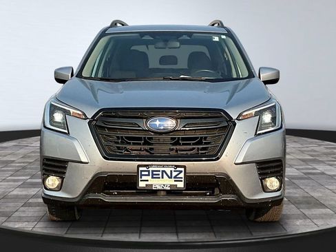 Used 2022 Subaru Forester Premium AWD/4WD image 2