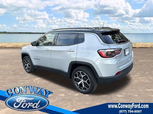 Used 2024 Jeep Compass Limited image 10