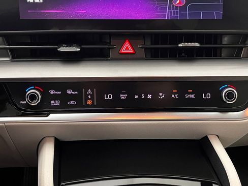 Used 2023 Kia Sportage EX image 4