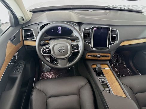 Certified 2025 Volvo XC90 B6 Plus image 23