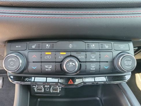 Used 2024 Dodge Durango GT AWD/4WD image 15