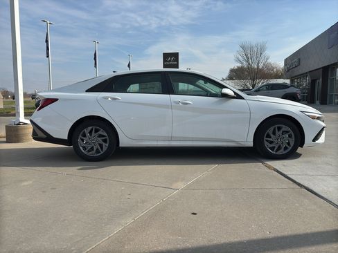 New 2025 Hyundai Elantra Blue image 7