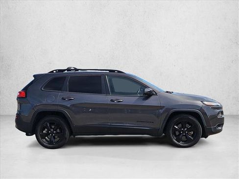 Used 2018 Jeep Cherokee Latitude w/ Altitude Package image 4