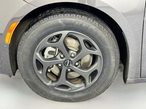 Used 2022 Chrysler Pacifica Touring-L w/ Uconnect Theater Family Group image 33