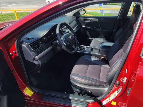 Used 2016 Toyota Camry SE image 14