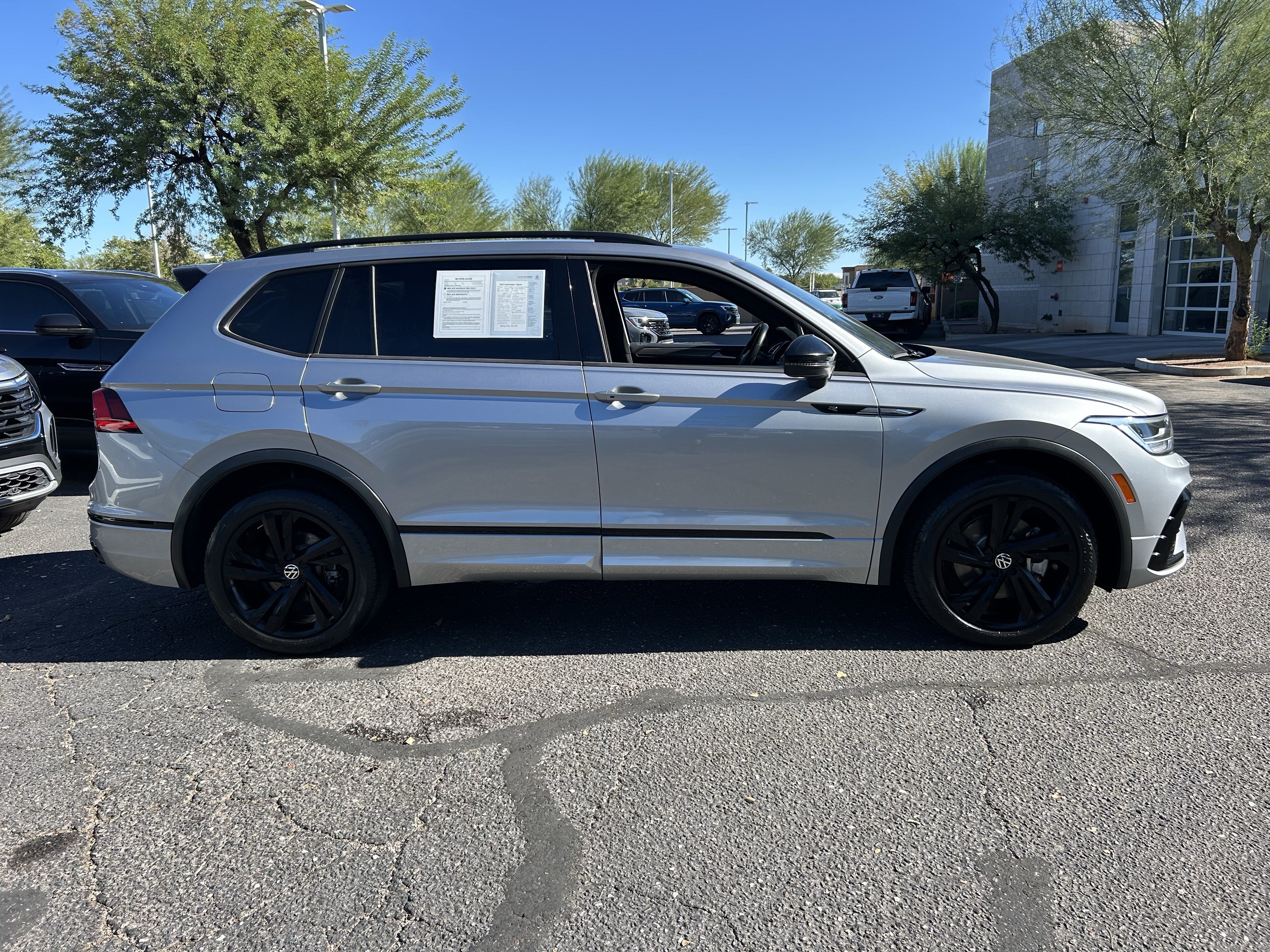 Used 2024 Volkswagen Tiguan SE R-Line FWD image 5