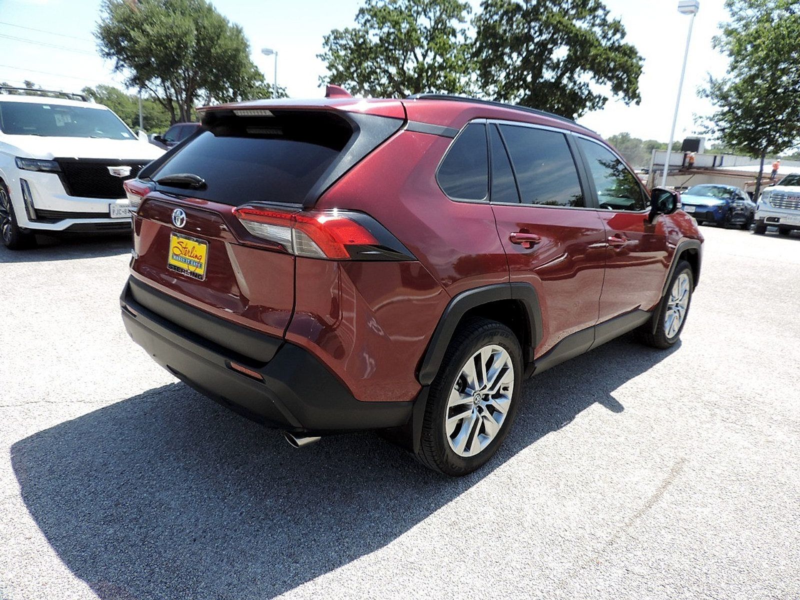 Used 2019 Toyota RAV4 XLE Premium FWD image 5