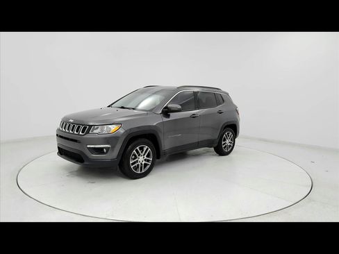 Used 2020 Jeep Compass Latitude image 1