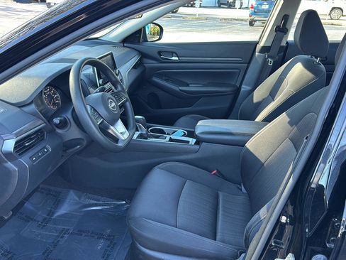 Used 2024 Nissan Altima 2.5 SV image 8