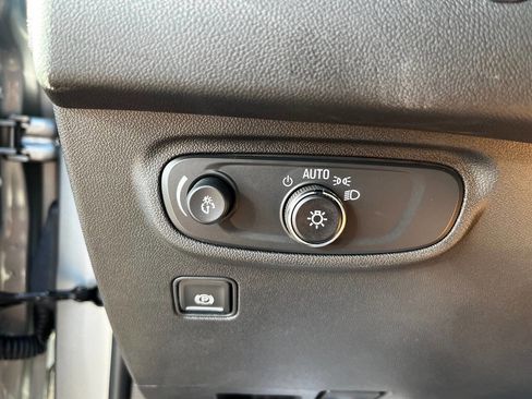 Used 2024 GMC Terrain SLE image 29