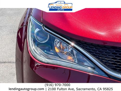 Used 2018 Chrysler Pacifica Touring-L FWD image 7