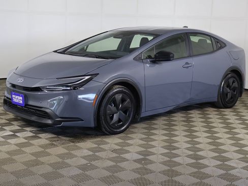 Used 2025 Toyota Prius Plug-In Hybrid FWD image 6