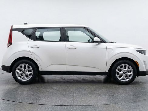 Used 2025 Kia Soul LX w/ LX Technology Package image 11