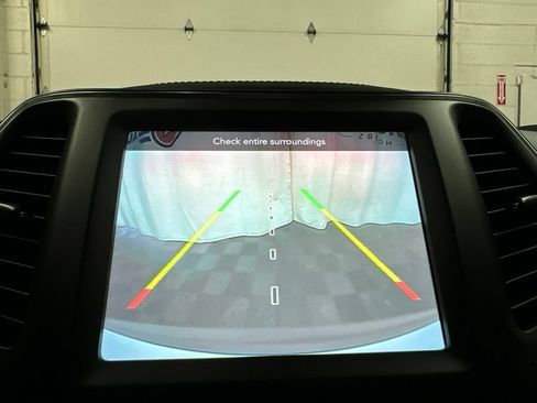 Used 2022 Jeep Cherokee Latitude AWD/4WD image 26