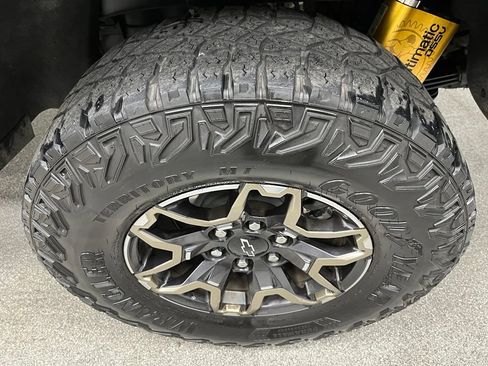 Used 2023 Chevrolet Colorado ZR2 w/ ZR2 Convenience Package III AWD/4WD image 16