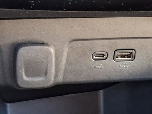 Used 2024 Chevrolet Trax LT w/ LT Convenience Package image 23