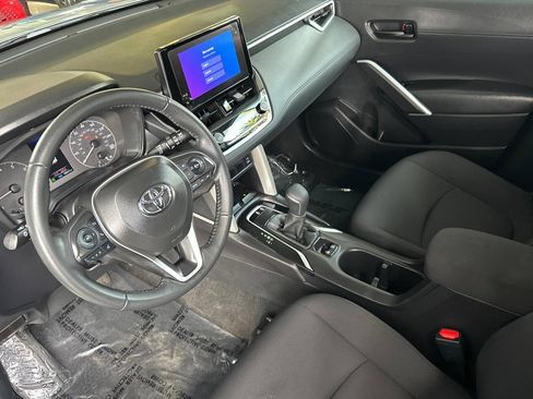 Certified 2025 Toyota Corolla Cross LE FWD image 10