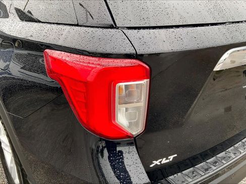 Used 2022 Ford Explorer XLT image 25