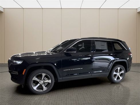 New 2025 Jeep Grand Cherokee Limited w/ Luxury Tech Group II image 2