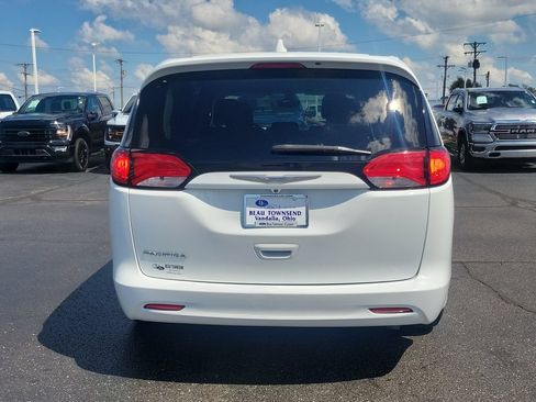 Used 2017 Chrysler Pacifica LX w/ Tire & Wheel Group FWD image 5
