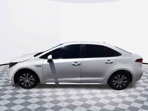 Used 2021 Toyota Corolla LE w/ Carpet Mat Package (TMS) FWD image 3