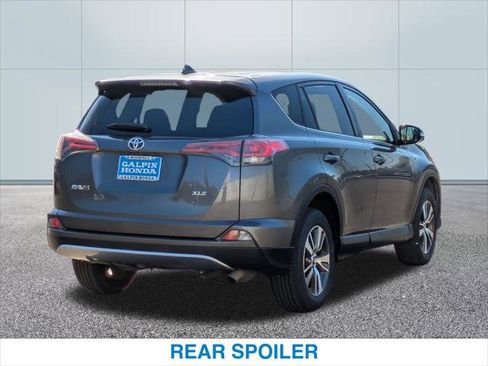 Used 2018 Toyota RAV4 XLE image 7