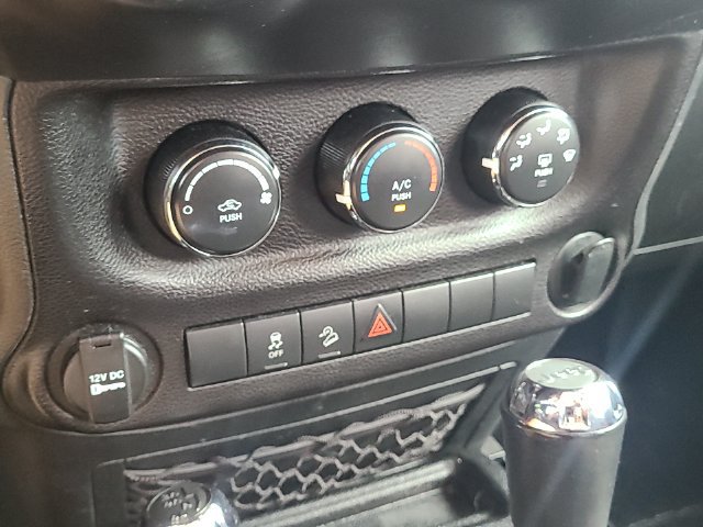 Used 2018 Jeep Wrangler Unlimited Sport w/ Connectivity Group AWD/4WD image 19
