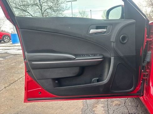 Used 2017 Dodge Charger SE image 11