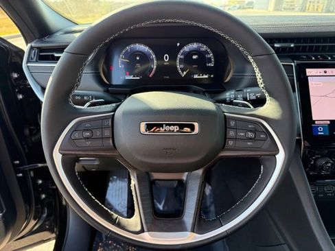 New 2025 Jeep Grand Cherokee Limited w/ Black Appearance Package image 16