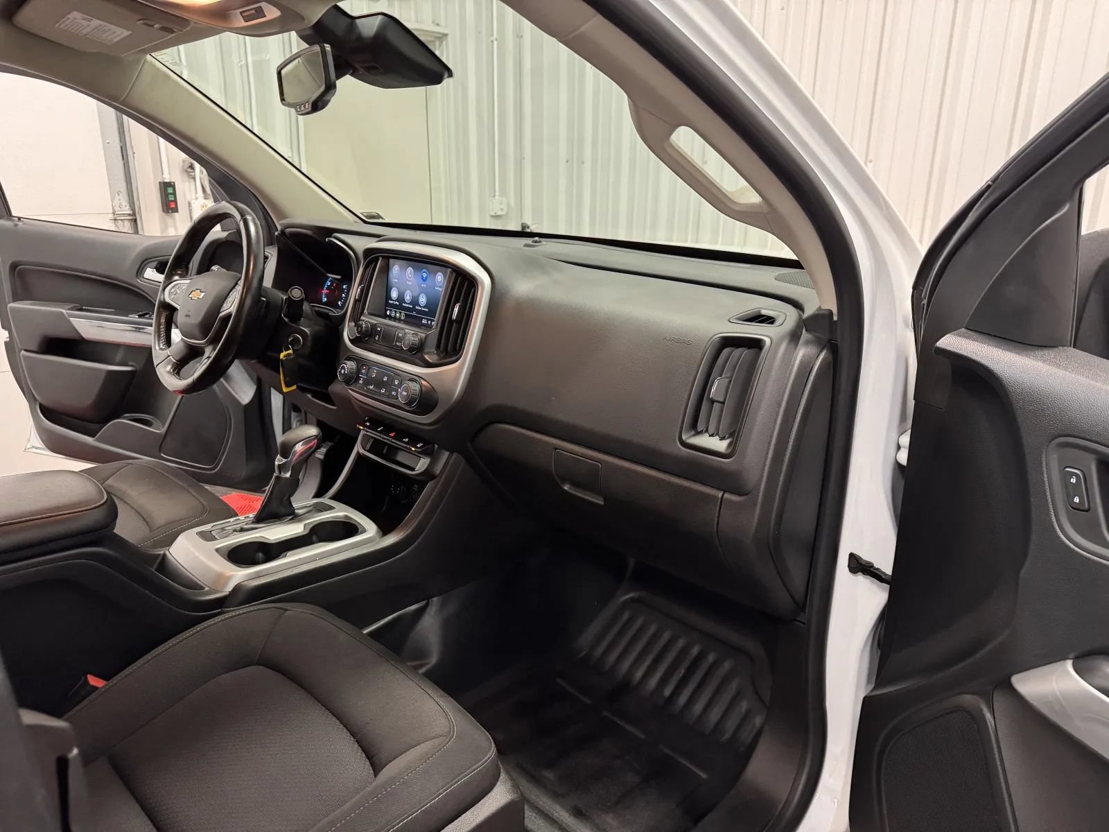 Used 2022 Chevrolet Colorado LT w/ Fleet Safety Package AWD/4WD image 43