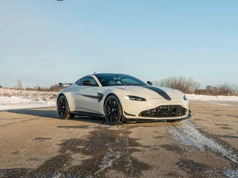 Used 2022 Aston Martin V8 Vantage Coupe image 33