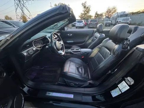 Used 2022 Ford Mustang Convertible RWD image 10