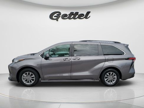 Certified 2021 Toyota Sienna XLE FWD image 8