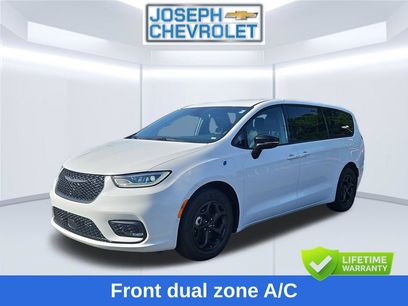 Used 2024 Chrysler Pacifica Limited