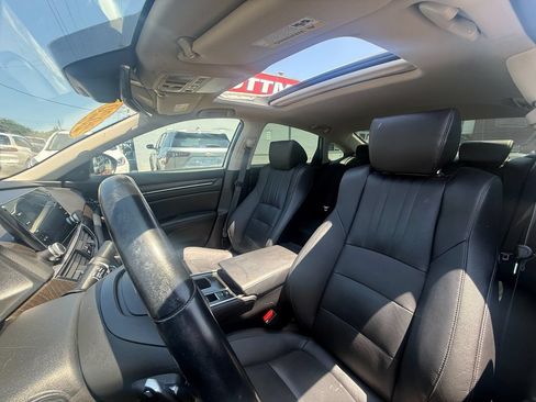 Used 2020 Honda Accord Touring image 6