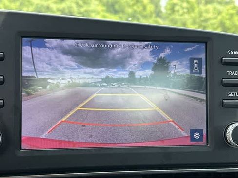 Used 2022 Hyundai Elantra SEL FWD image 13